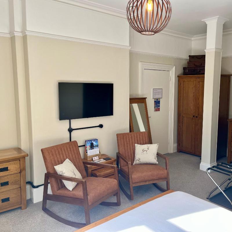 King Room with Garden View image 2