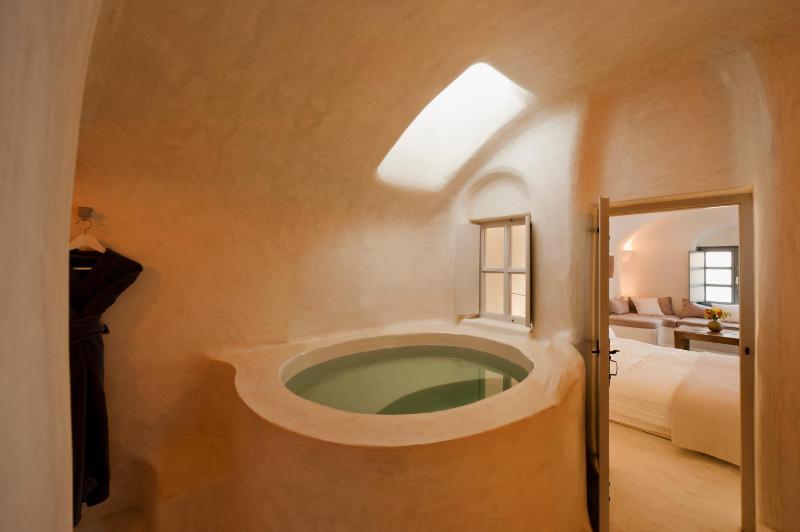Premium Spa Room with Indoor Hot tub & Caldera View image 2