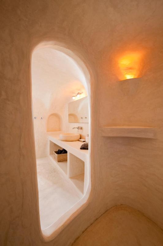 Premium Spa Room with Indoor Hot tub & Caldera View image 3