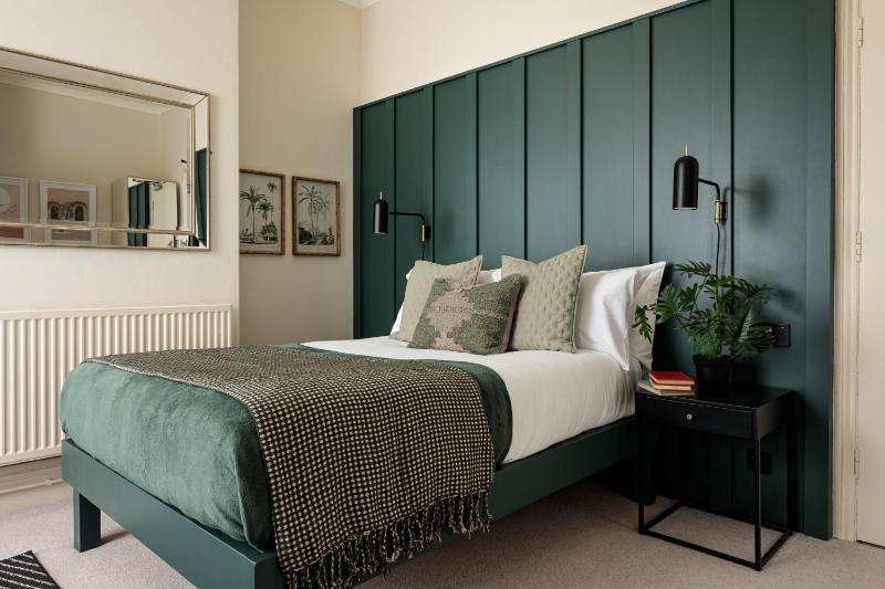 Double Room En Suite with Kitchenette  image 3