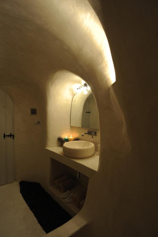 Loft Suite with access to Terrace with Shared Hot tub and Panoramic Caldera View image 2