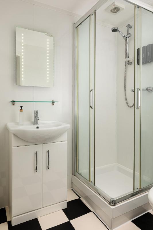 Double Room En Suite with Kitchenette  image 1