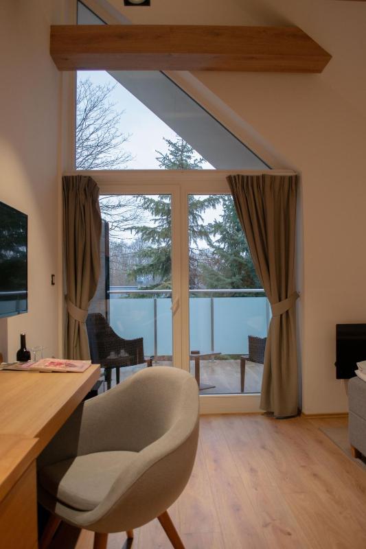 Deluxe Double Room with Balcony image 3