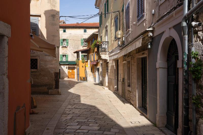 Apartments Piazzetta Premium in old town - image 10