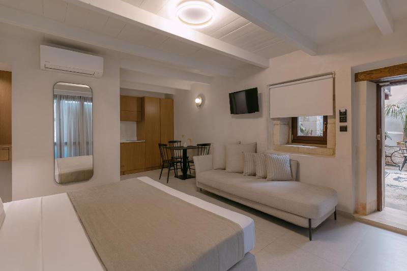 Superior Studio ground floor image 1