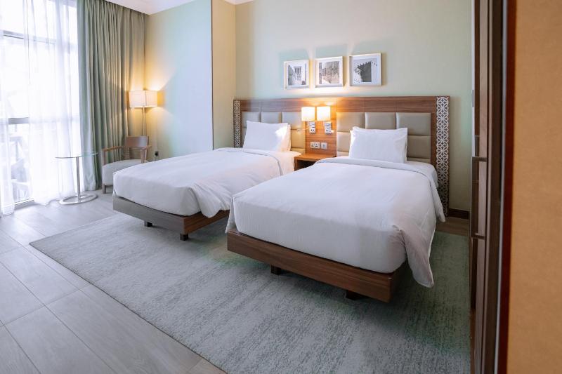 Twin Room image 4