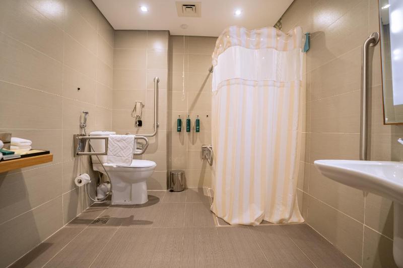 King Room - Mobility Accessible  image 4