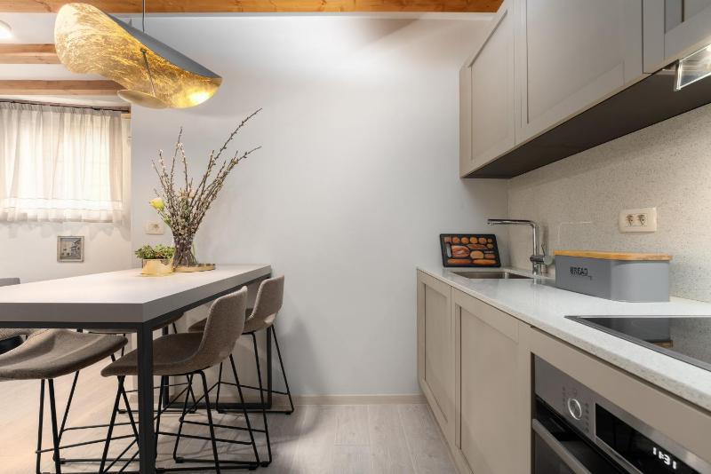 Apartments Piazzetta Premium in old town - image 16
