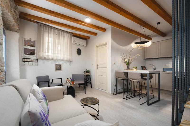 Apartments Piazzetta Premium in old town - image 6