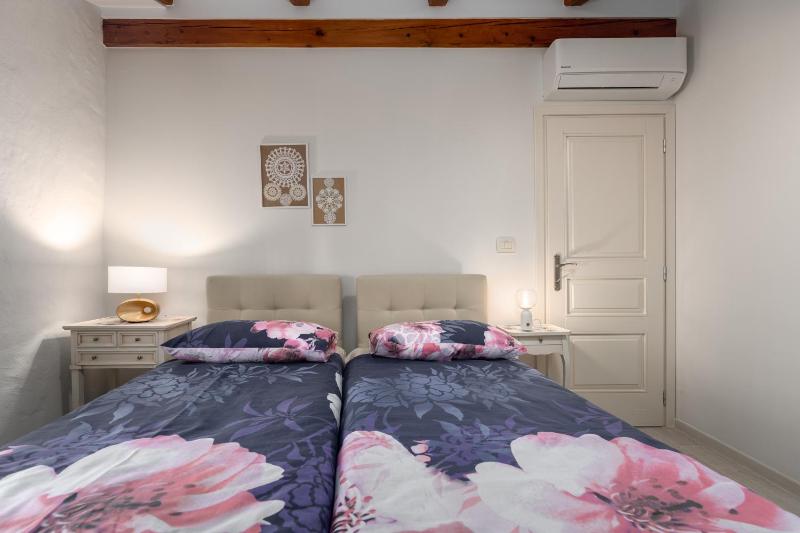 Apartments Piazzetta Premium in old town - image 4