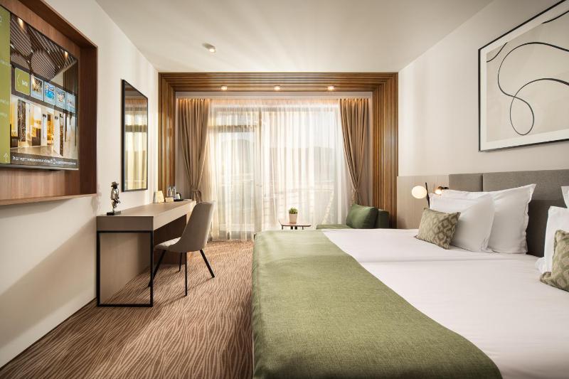 Deluxe Double Room with Balcony image 1
