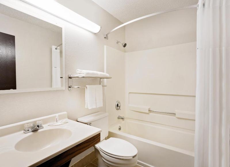 King Room - Non-Smoking image 2