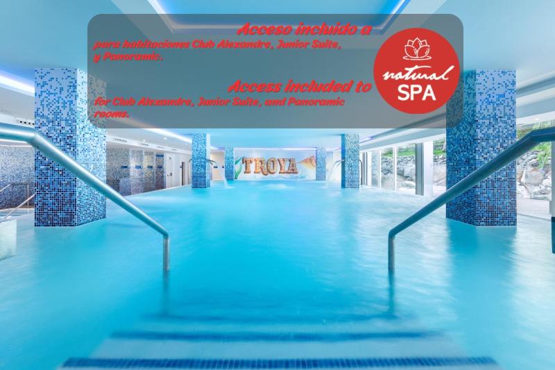 Deluxe Double or Twin Room with Spa Bath image 4