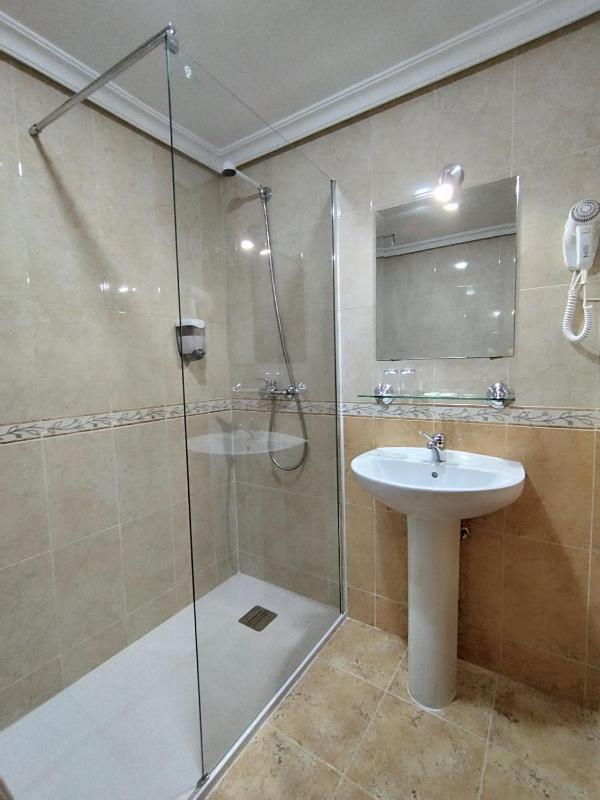 Double Room - Interior image 4