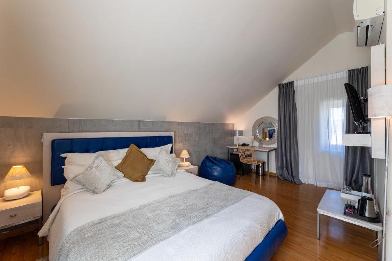 Standard Double Room image 2
