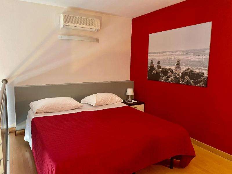 One-Bedroom Apartment - Split Level (2 adults)  image 1