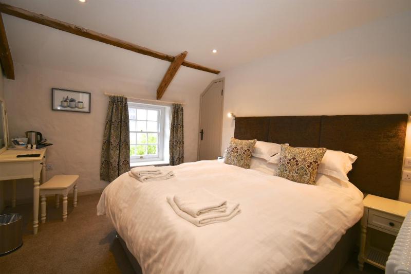 Double Room with Private External Bathroom image 1