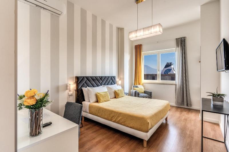 Superior Double Room with Sea View image 1