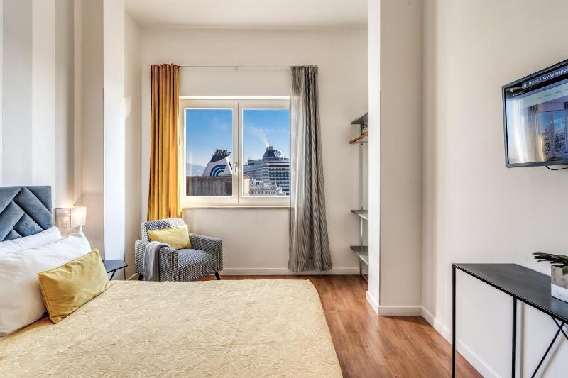 Superior Double Room with Sea View image 3