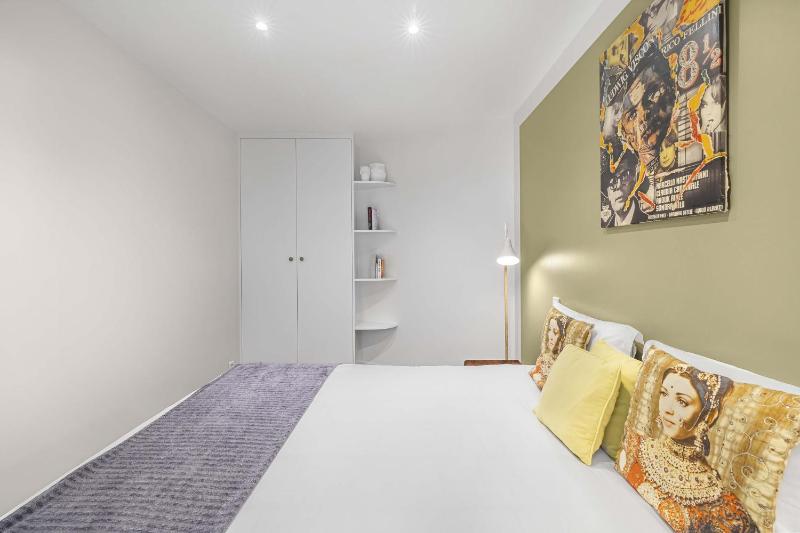 One-Bedroom Apartment image 4