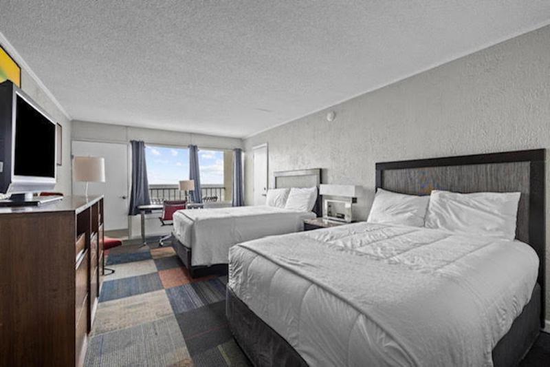 Double Room with balcony and oceanfront  image 1