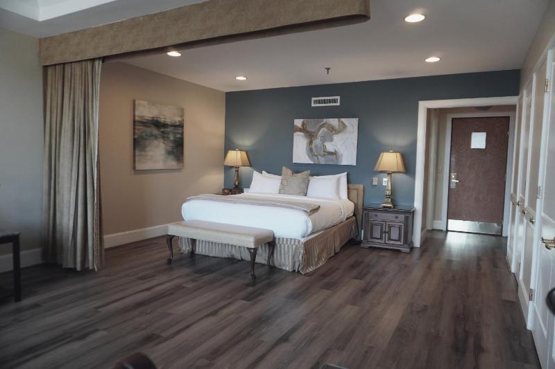 Superior King Suite with Sofa Bed - Non Smoking image 2