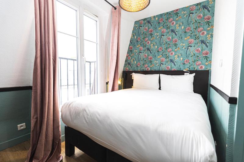 Small Double Room image 3