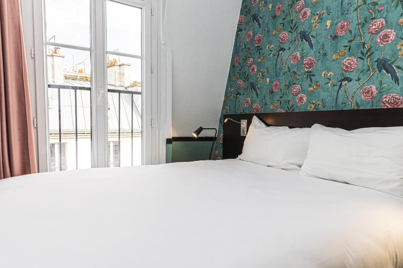 Small Double Room image 2