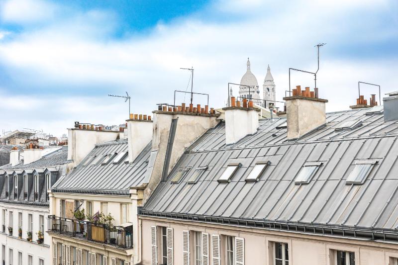 Double Room with Balcony image 4