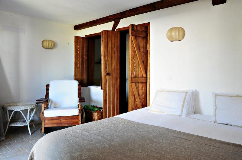 One-Bedroom Apartment image 4