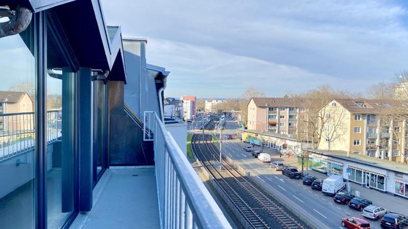 Living in a penthouse in Frankfurt, with balcony for smokers Images