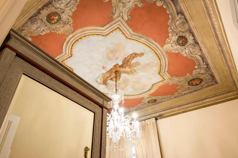 Superior King Room image 4