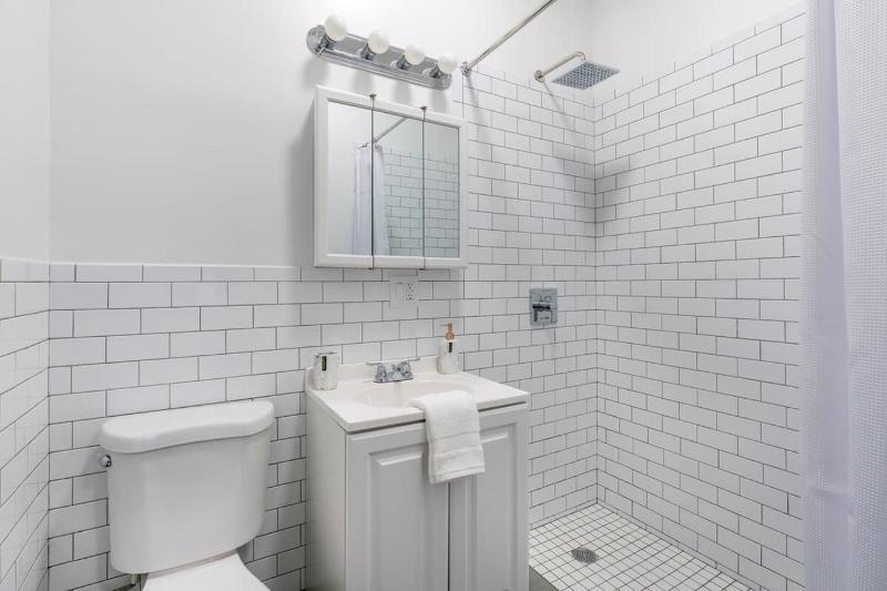 91-1D 3BR 2baths Duplex with a Private Back yard - GYM - image 12