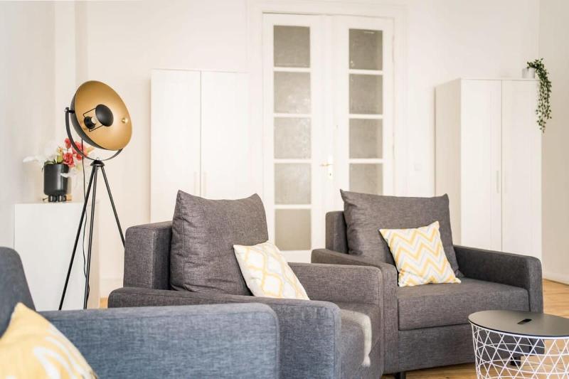 Apartment at Rosenthaler Platz - image 12