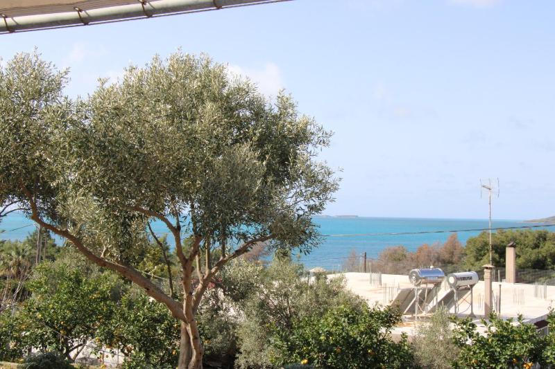 Loft Apartment with Sea View image 2