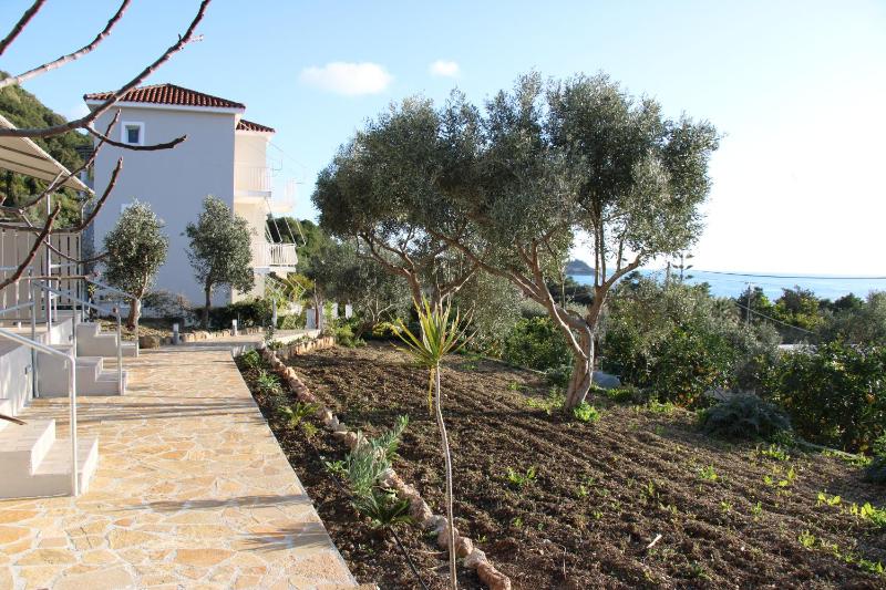 Loft Apartment with Sea View image 3