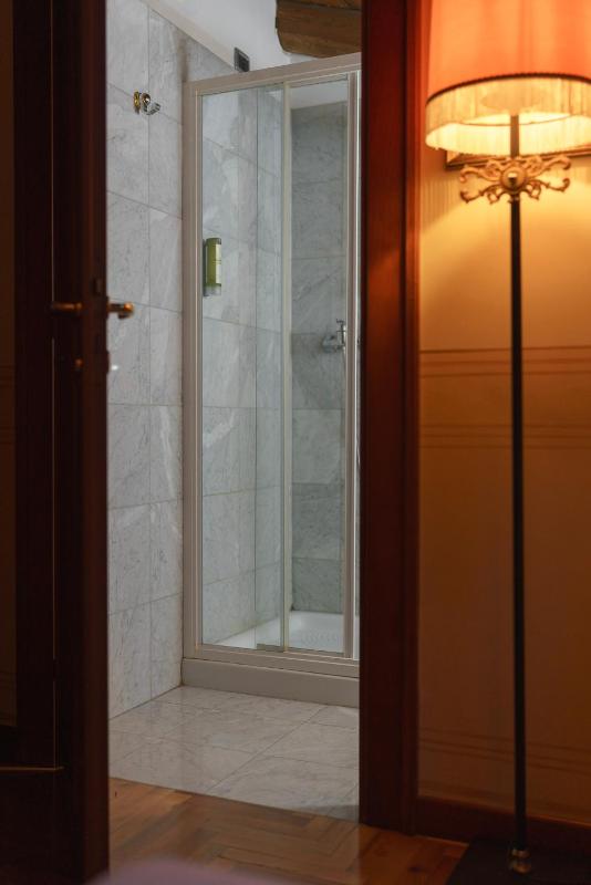 Single Room with Garden View image 4
