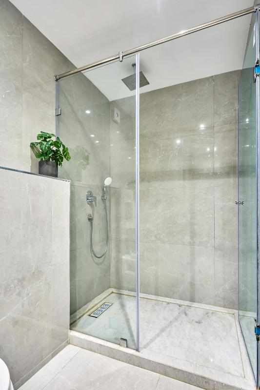 Sleek and Modern 2-Bed Unit in Downtown Casa - image 6