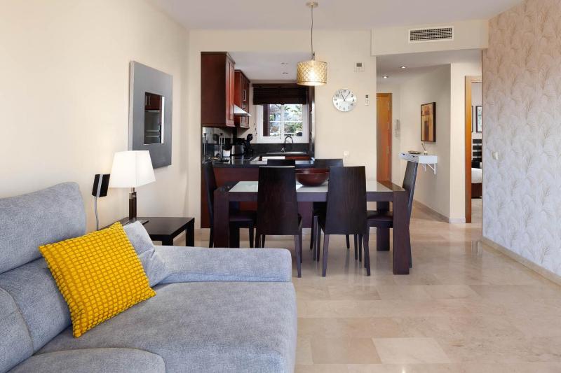 Malibu Mansions by the beach by ALFRESCO STAYS - image 12