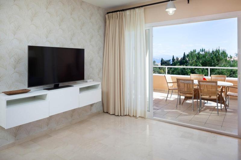 Malibu Mansions by the beach by ALFRESCO STAYS - image 24
