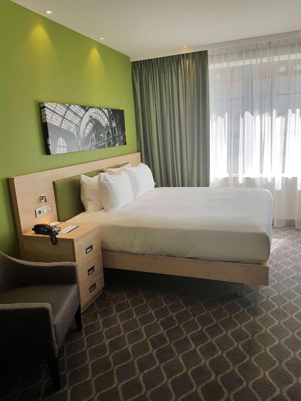 King Room image 4