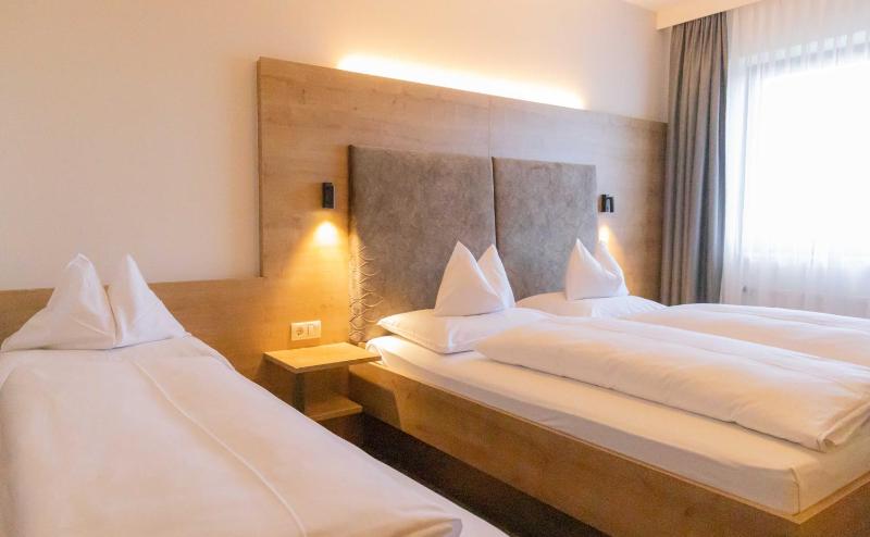 Triple Room with Air Conditioning image 3