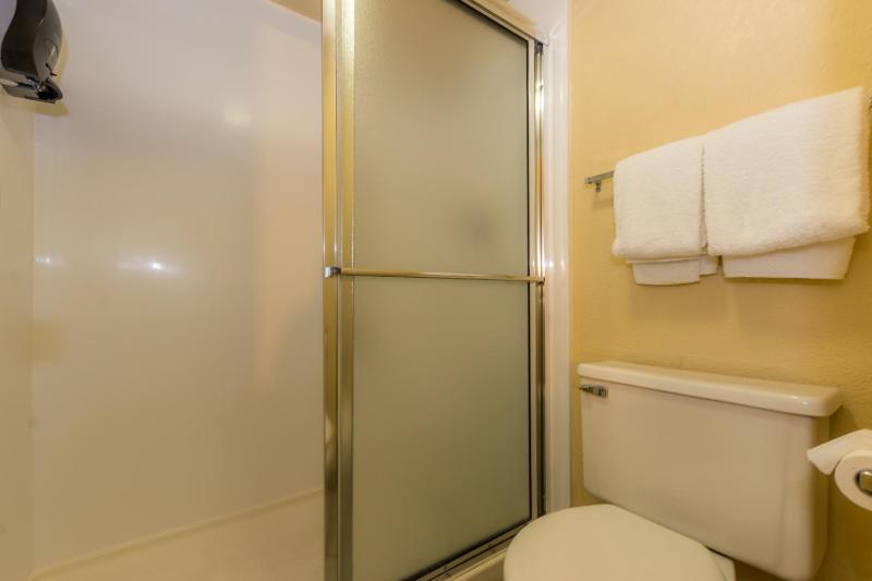 King Room - Non-Smoking image 2