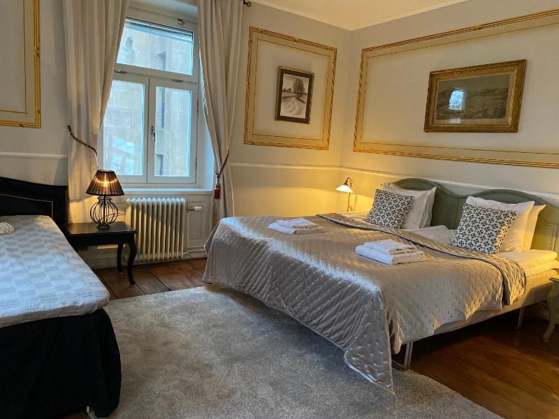 Family Suite with 2 Bedrooms image 4