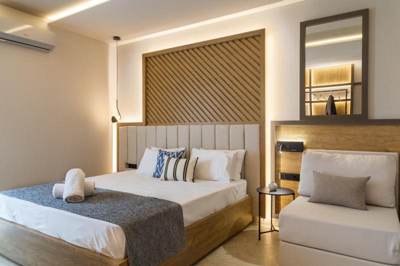 Deluxe Double Room (2 Adults + 1 Child) image 2