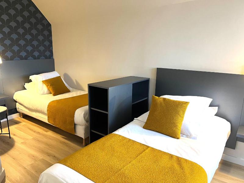 Twin Room image 3