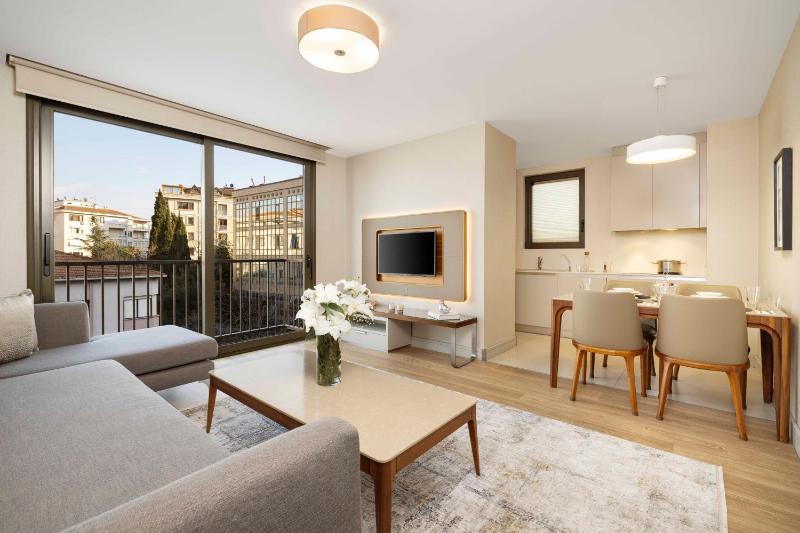 Standard Suite image 4