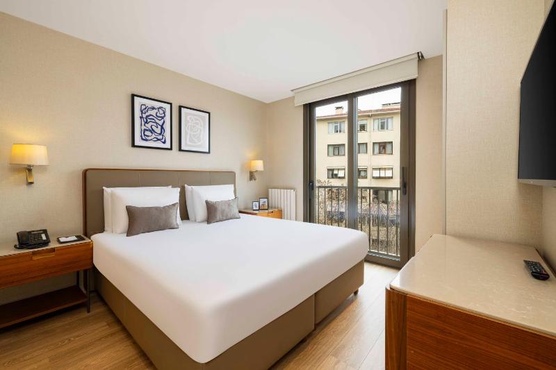 Superior Suite image 1
