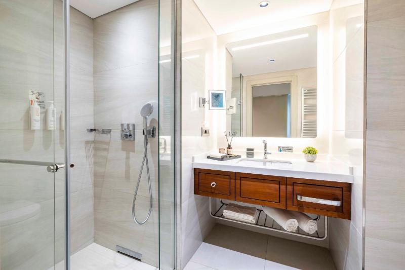 Superior Suite image 4