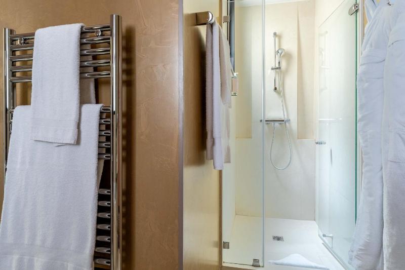 Privilege Double or Twin room with Garden View image 2